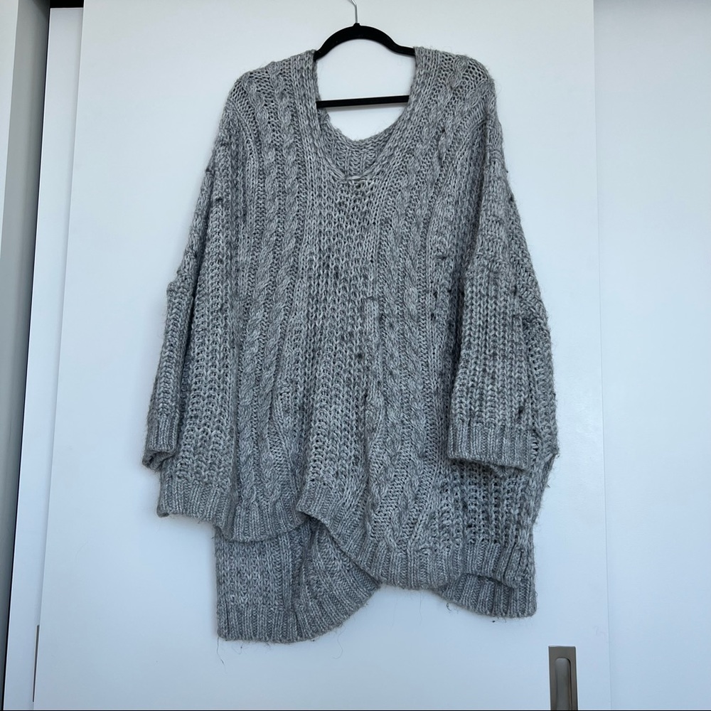 OVERSIZED SWEATER